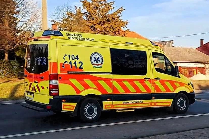 Kiraboltak egy mentőautót az éjjel