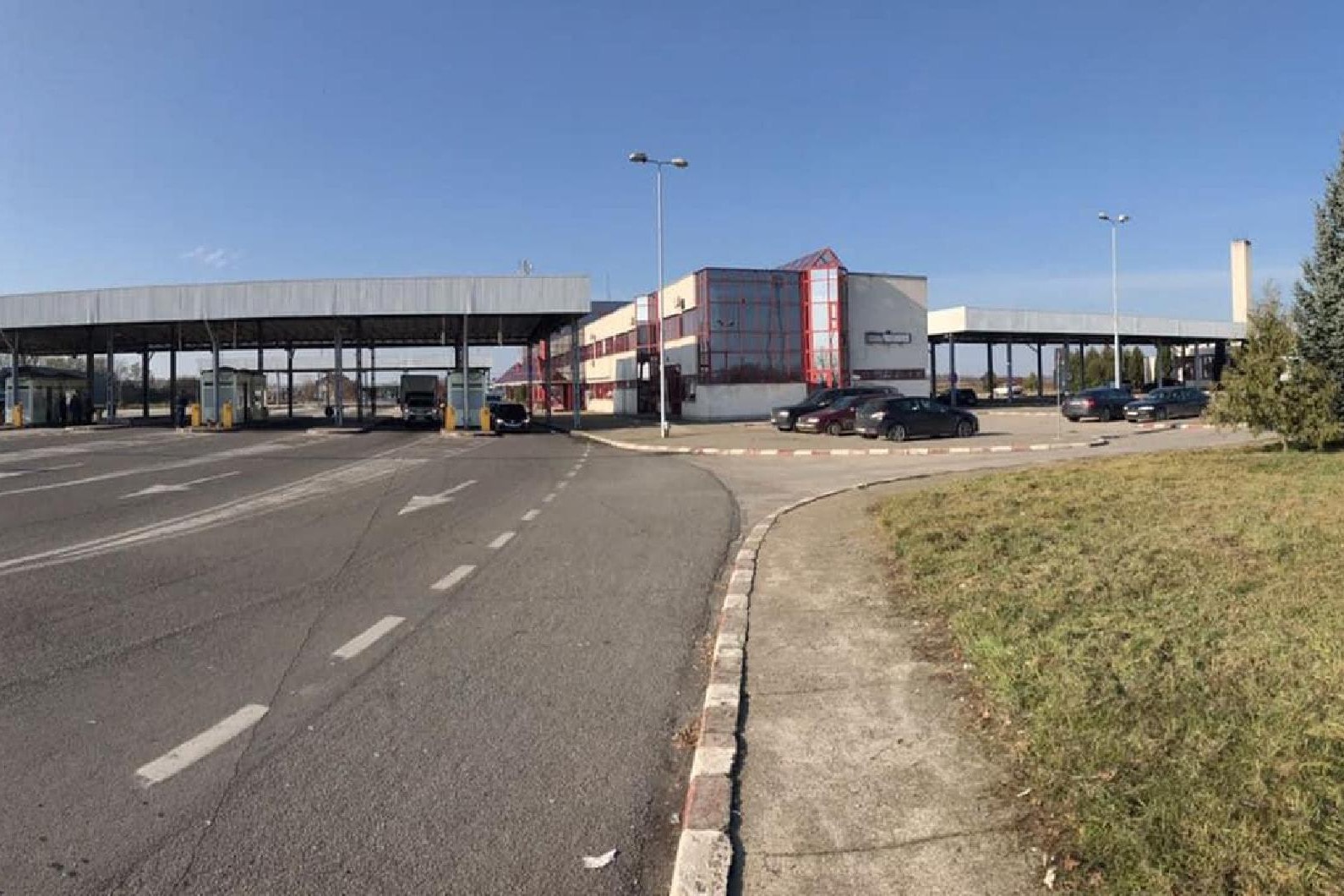 Több mint háromszáz hamis úti okmányt azonosítottak idén a román határőrök