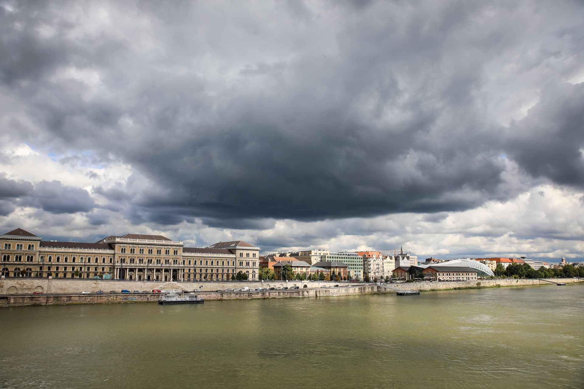 Vasárnap felhősebb lesz az ég, és az eső is eleredhet