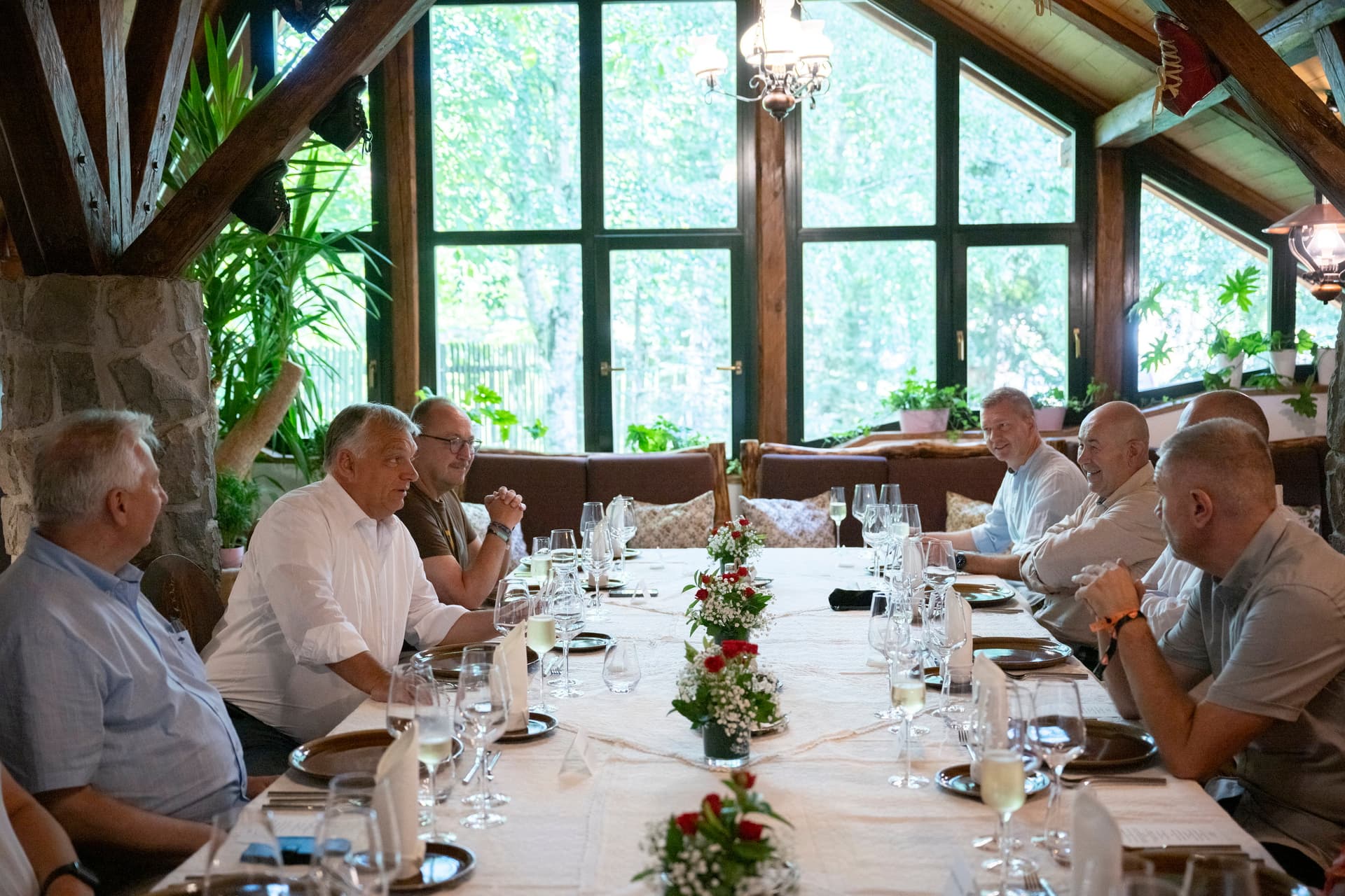 Orbán Viktor a határon túli magyar vezetőkkel egyeztetett