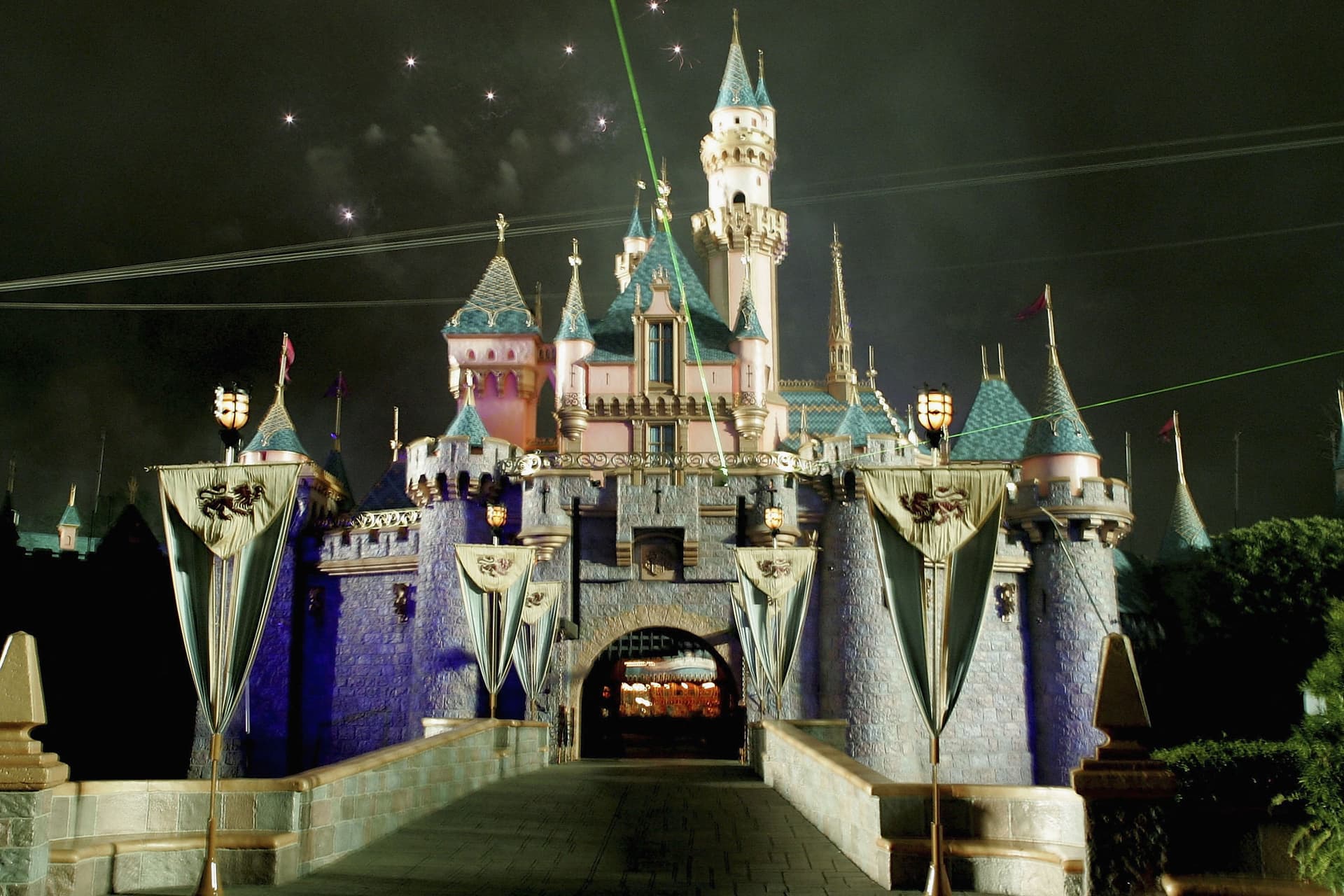 Kiállítást és árverést rendeznek a világ legnagyobb disneylandi magángyűjteményéből