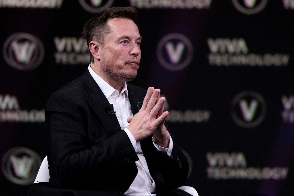 Elon Musk eltörli a múltat