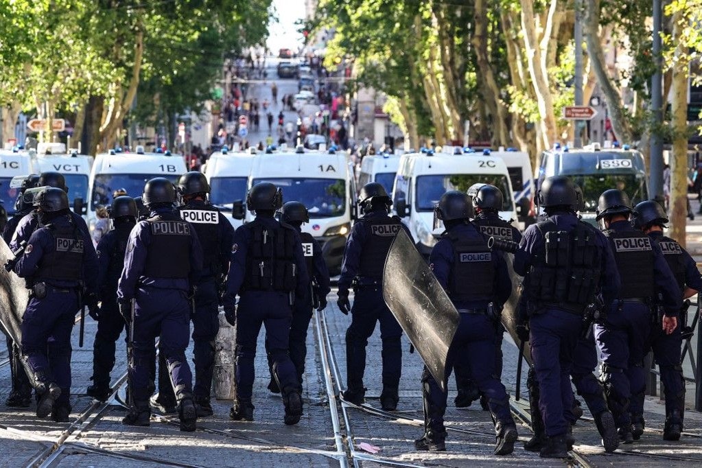 Allah akbart kiáltoznak a migránsok, akik felforgatják Franciaországot