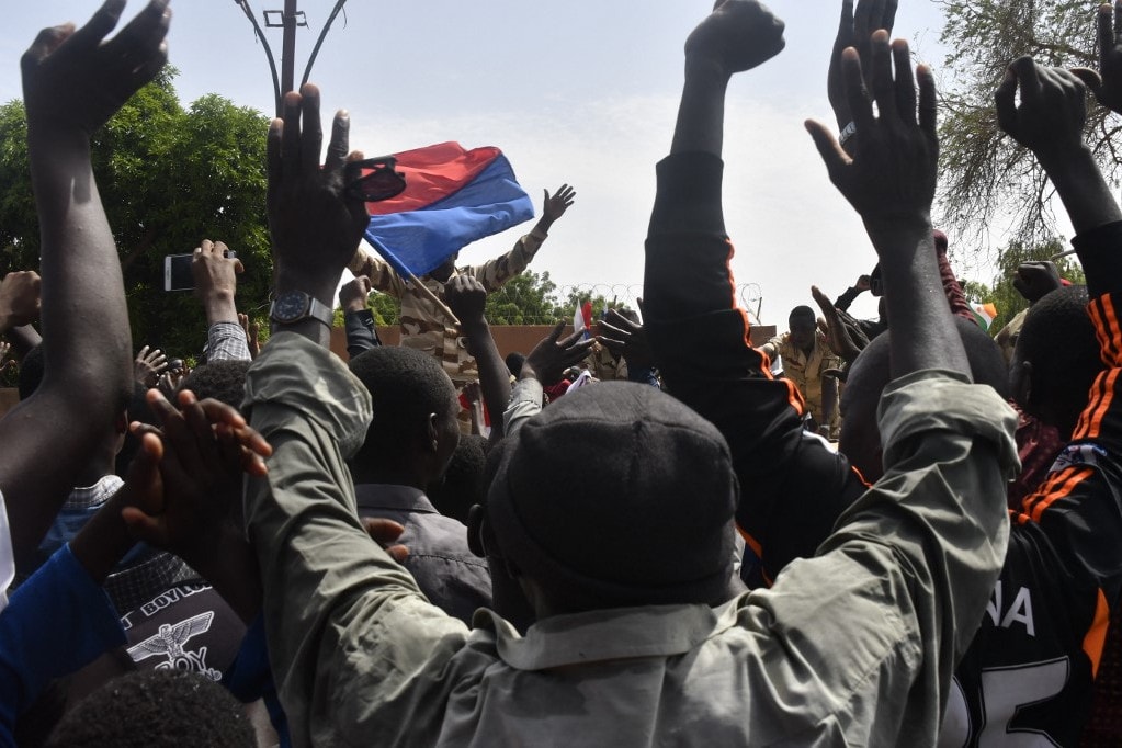 Az EU kiáll a demokratikusan megválasztott nigeri államfő mellett