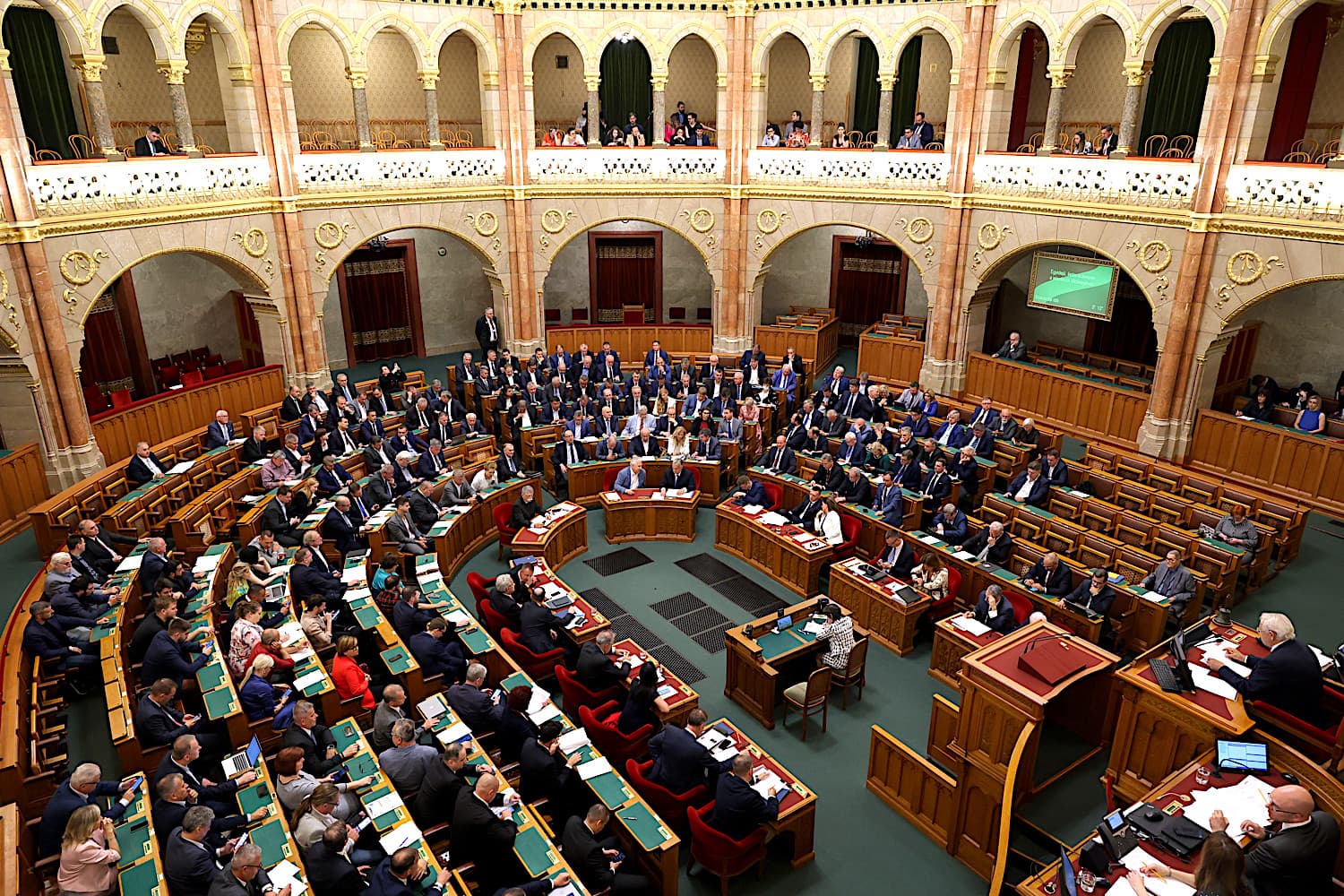 Országgyűlés: ismét napirenden az állami építési beruházási törvény