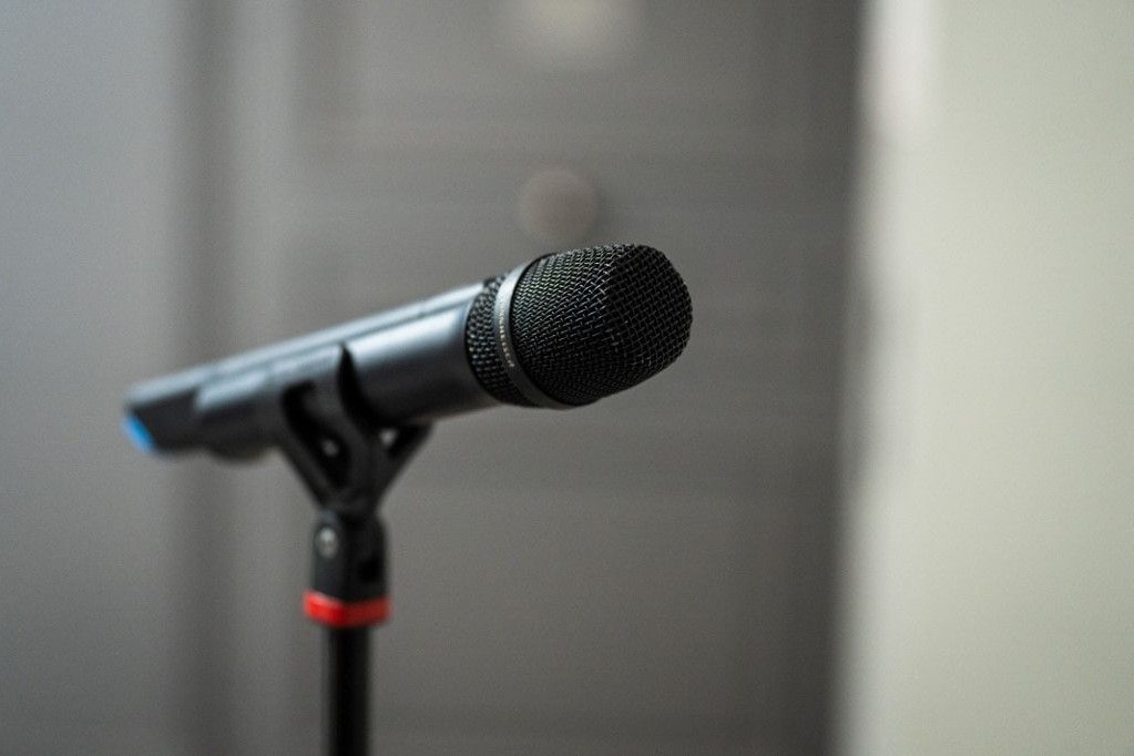 Alapjogokért Központ: A baloldali politikacsinálást a pártoktól ismét a médiájuk és az influenszereik veszik át