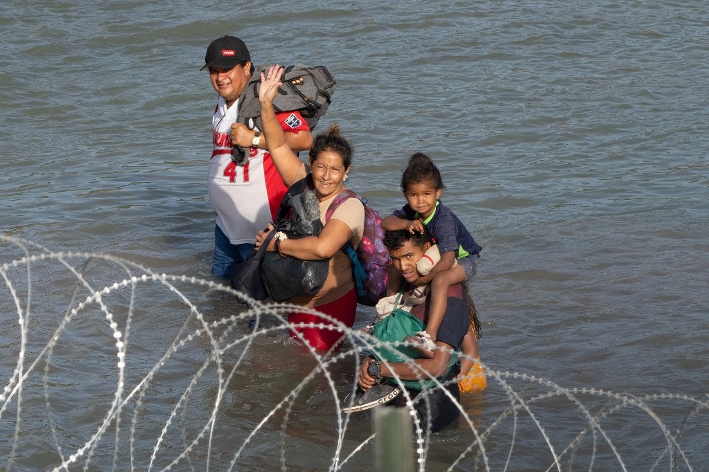 A görög parti őrség mintegy 200 migránst mentett ki az Évrosz folyónál