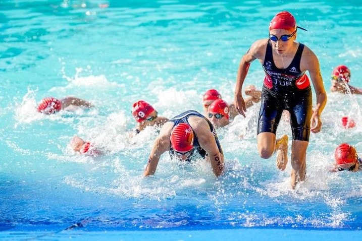 Tömegével lettek rosszul az úszók a triatlon-világbajnokságon