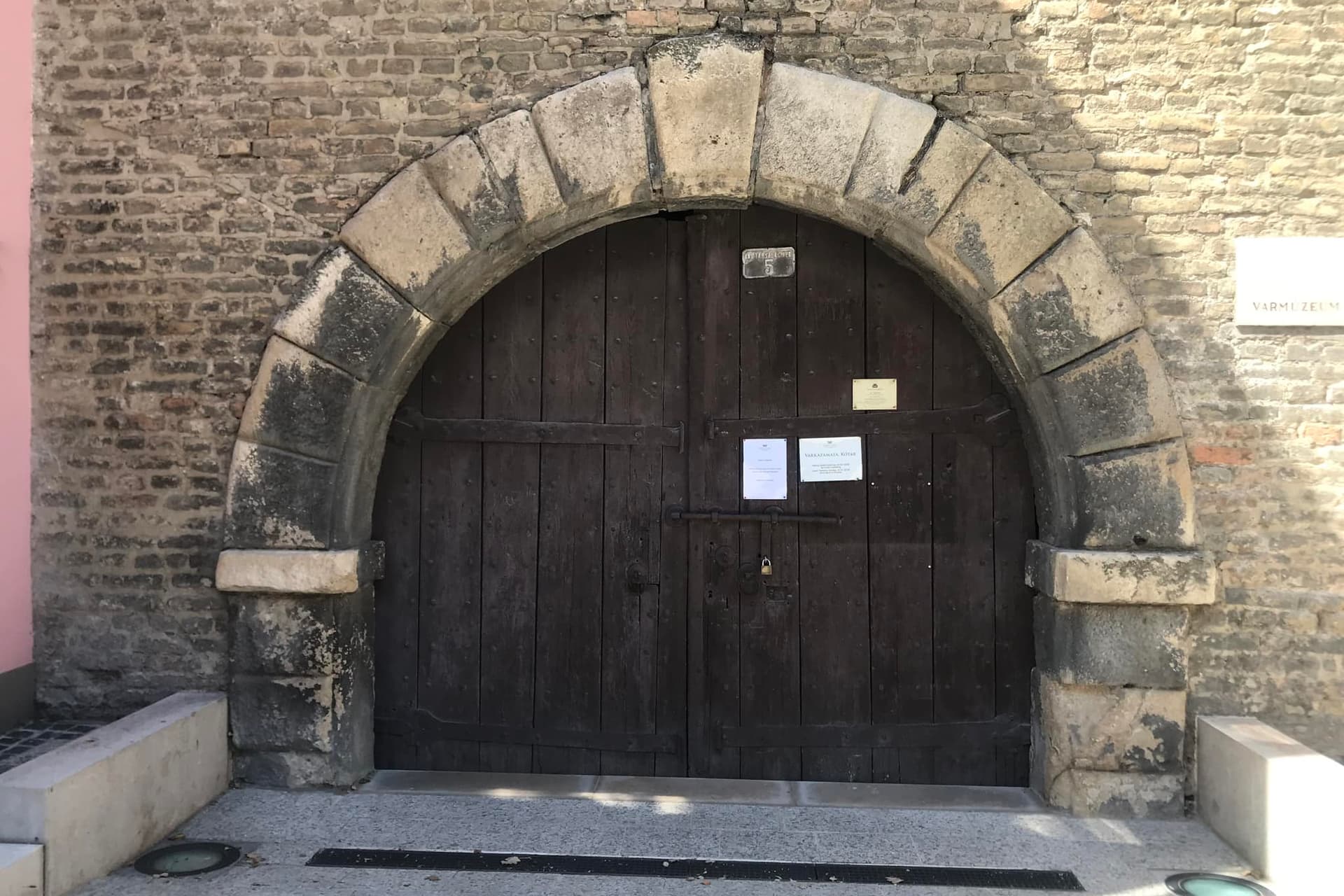 Holttestet találtak a múzeum dolgozói