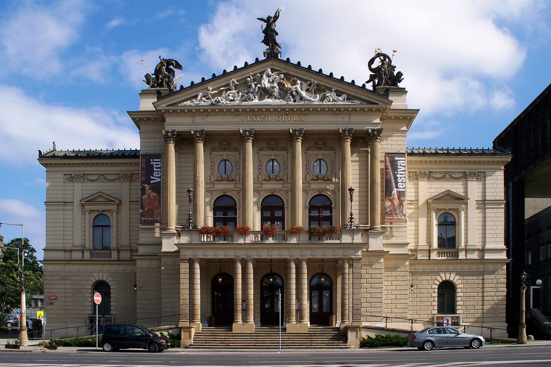 Elöntötte a víz a nemrég felújított prágai Állami Opera alagsorát