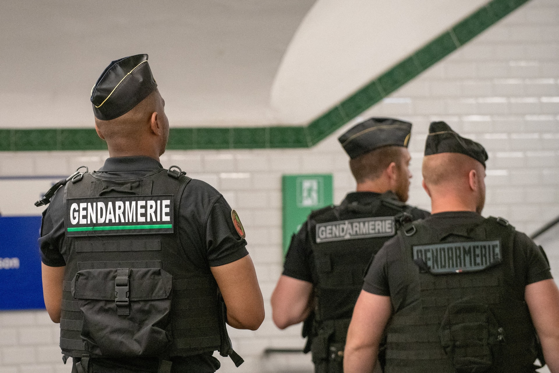 Migránsok terrorizálják a közlekedő franciákat