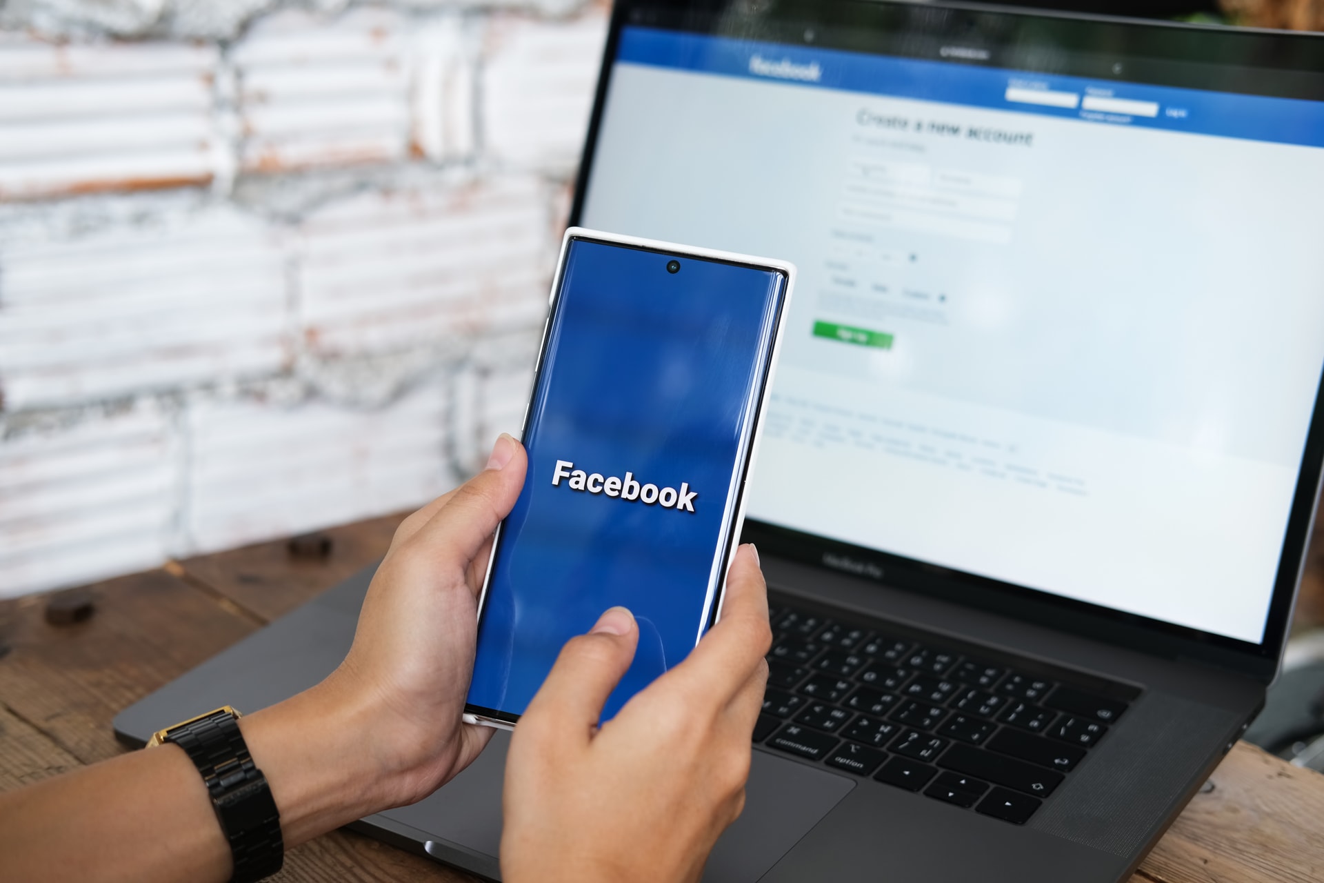 Ismét változik a Facebook