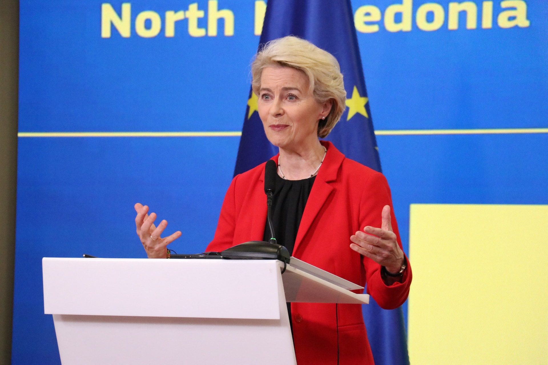 Beláthatatlan következményei lehetnek Ursula von der Leyen gyanús Pfizer-ügyletének
