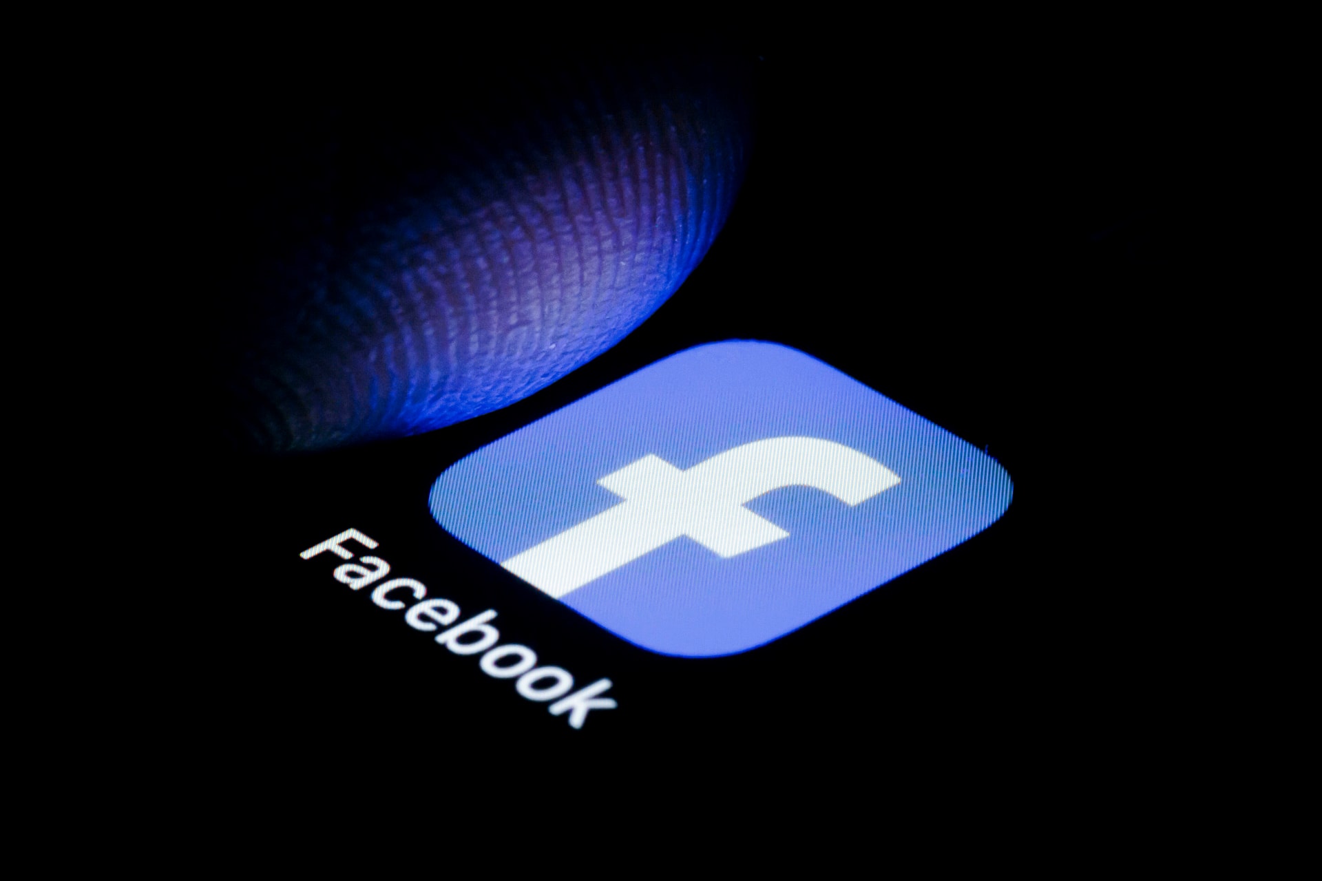 Figyelmeztet a Facebook