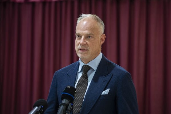 Szalay-Bobrovniczky Kristóf: az egész országot kell védeni