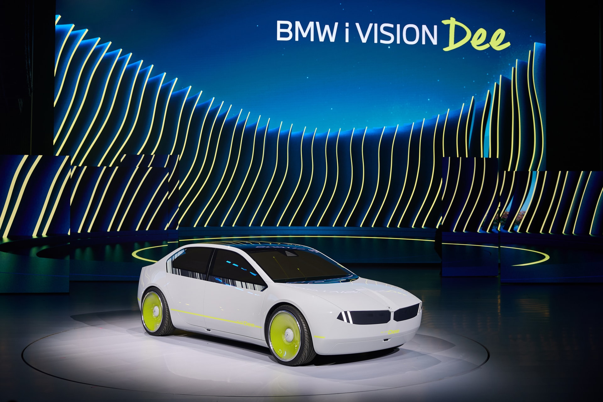 Tanulmányautót mutatott be a BMW Debrecenben