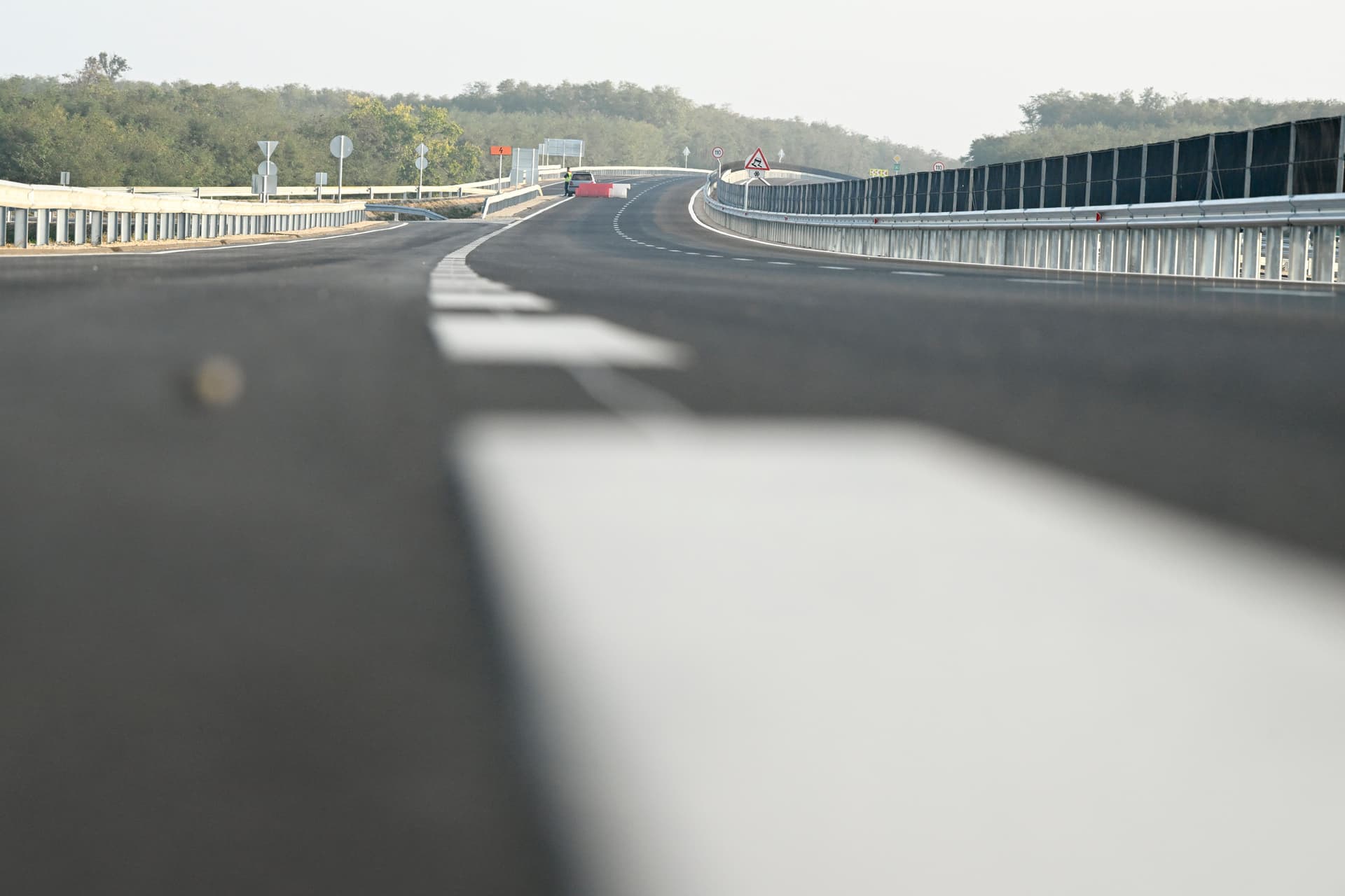 Átadták a kétszer kétsávos 83-as utat Győr és Pápa között