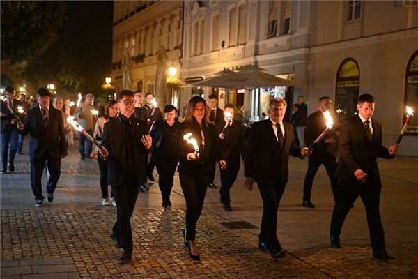 „Most ismét birodalmak és külső erők próbálják ránk kényszeríteni az akaratukat”