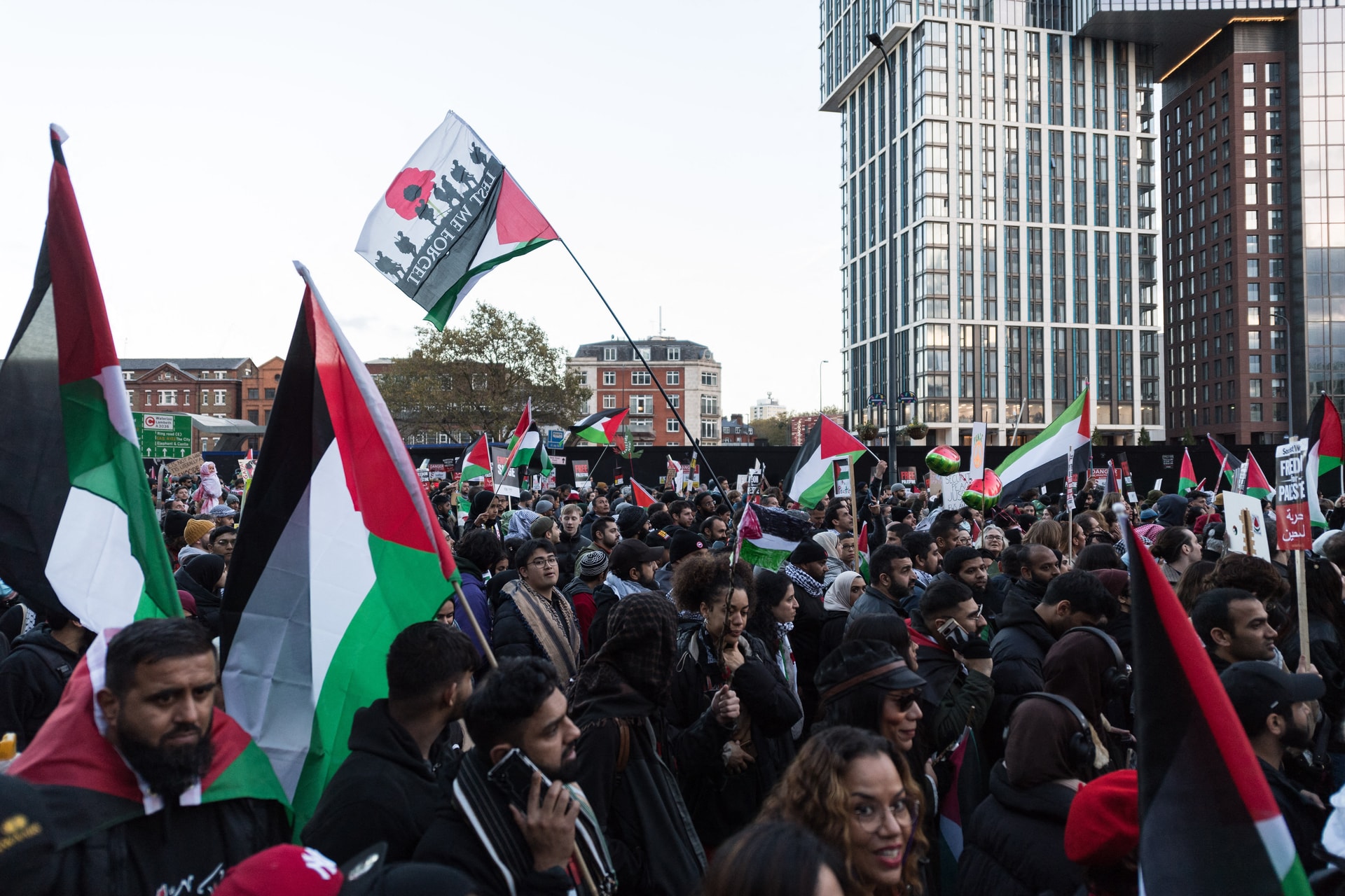Hatalmas tüntetés lesz Londonban a Hamász támadásának évfordulóján