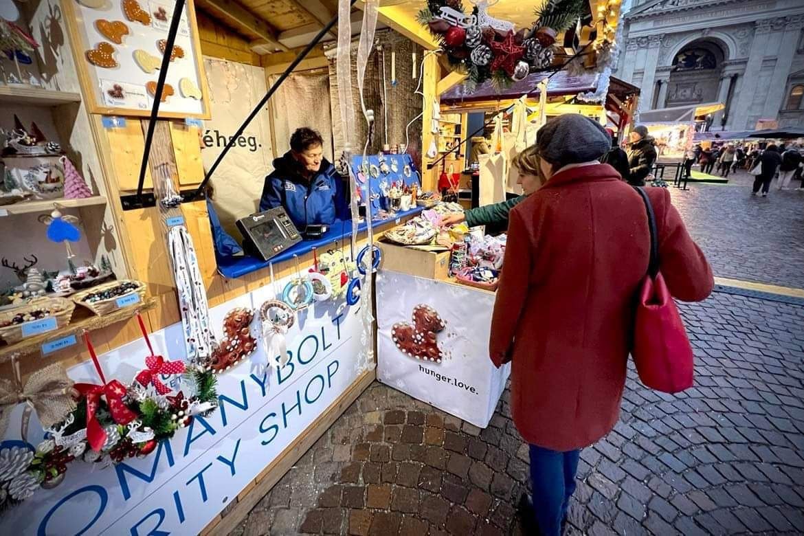 Megnyílt az Ökumenikus Segélyszervezet Adománypontja a Bazilikánál