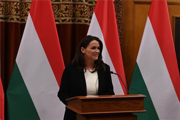 Novák Katalin: Mi írjuk a jövőt, nem az előrejelzések