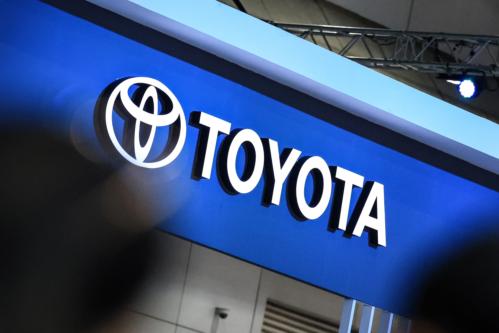 Saját szemetét használja autóalkatrésznek a Toyota + VIDEÓ
