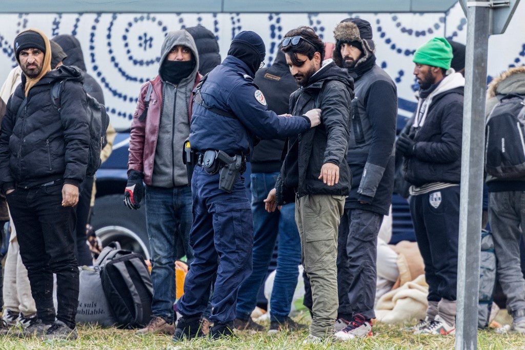 Tovább simogatná az illegális migránsokat Brüsszel