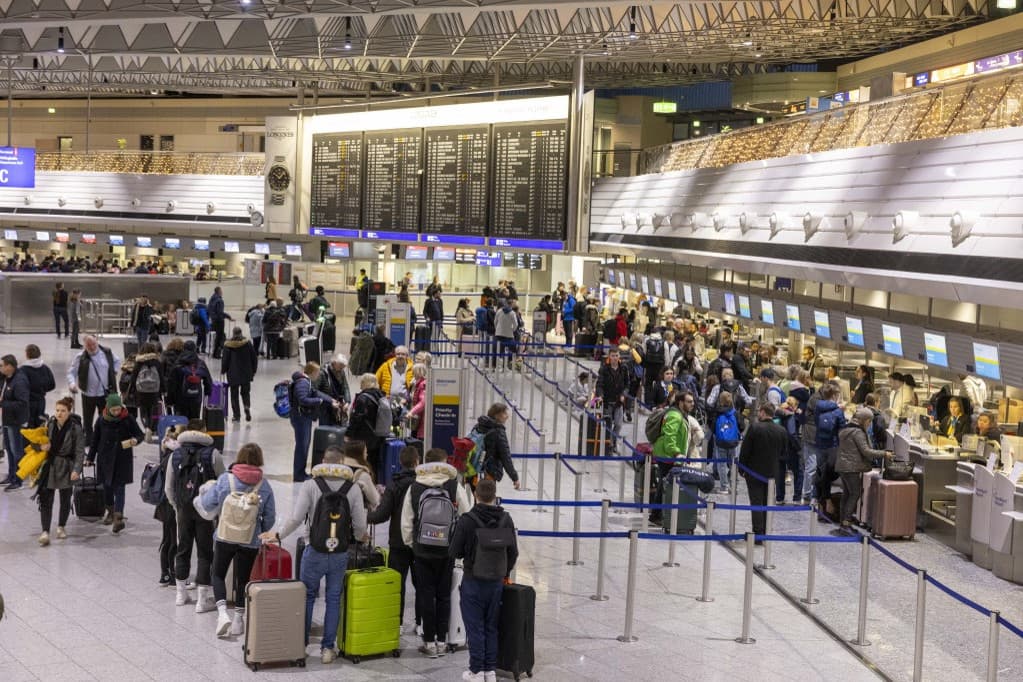 Budapesti repülőjáratokat is töröltek a Lufthansa-dolgozók sztrájkja miatt