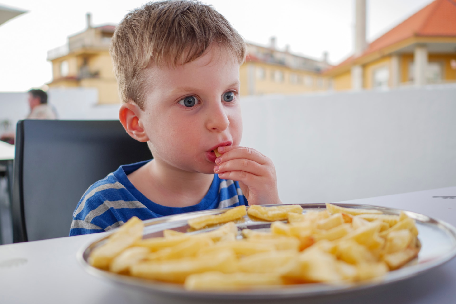 Így lesz kevésbé rákkeltő a sült krumpli