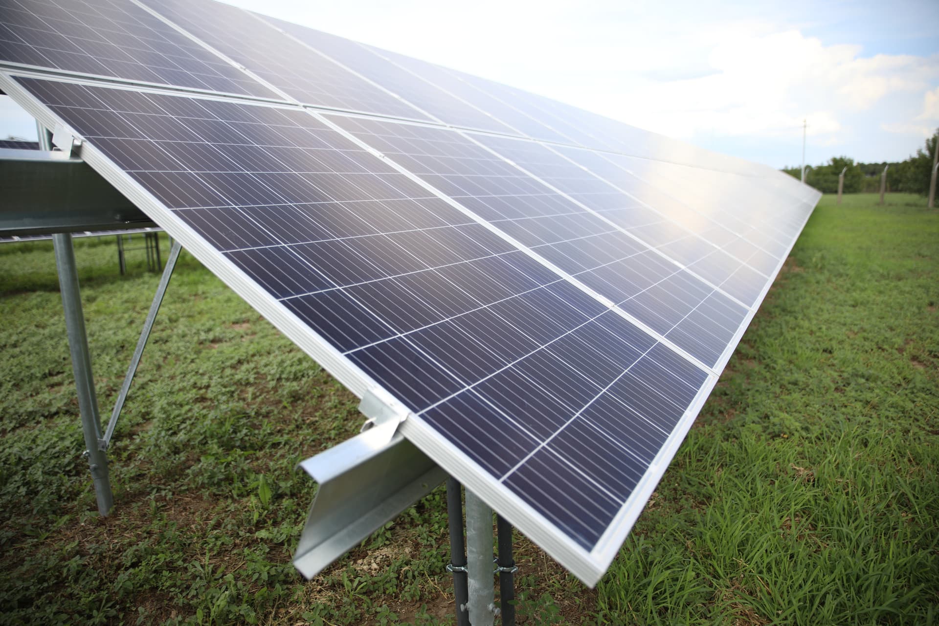 Az év végig megkétszerezi napenergia-termelő kapacitásait a Budapesti Közművek