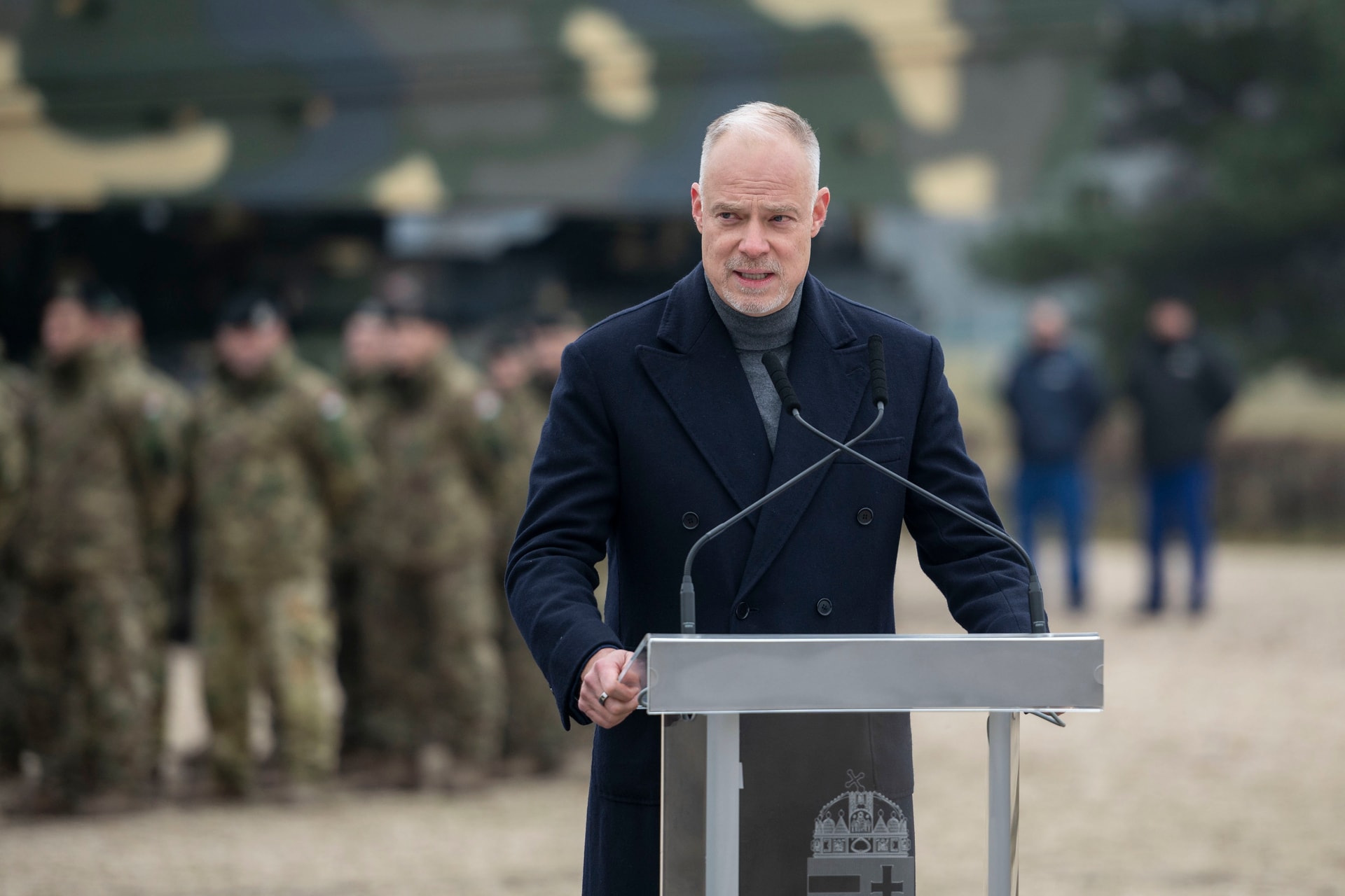 Szalay-Bobrovniczky Kristóf: 2024-ben is emelkedik a katonák bére