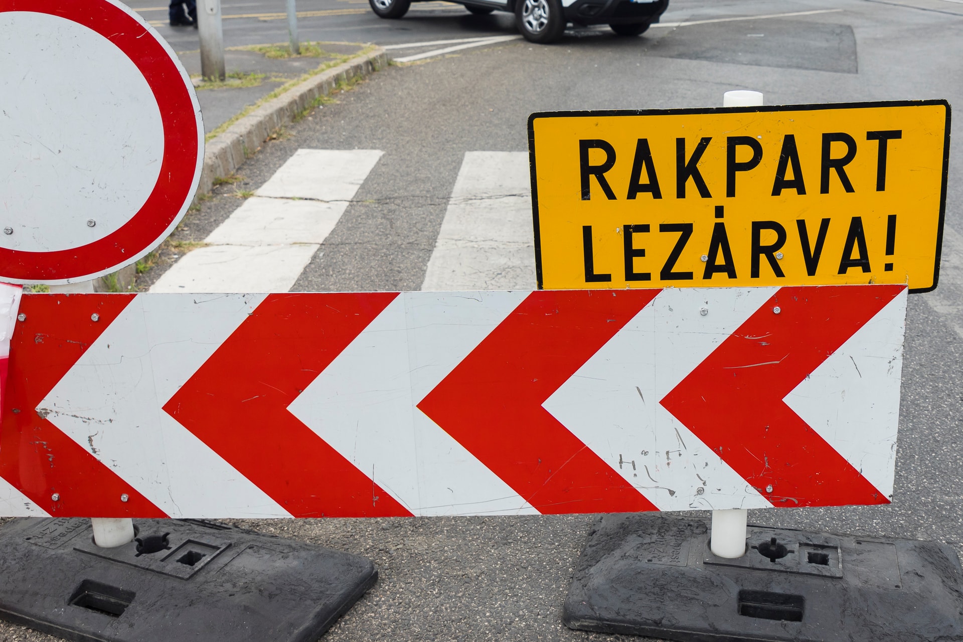 Péntek éjjelre szabadulhat föl a rakpart