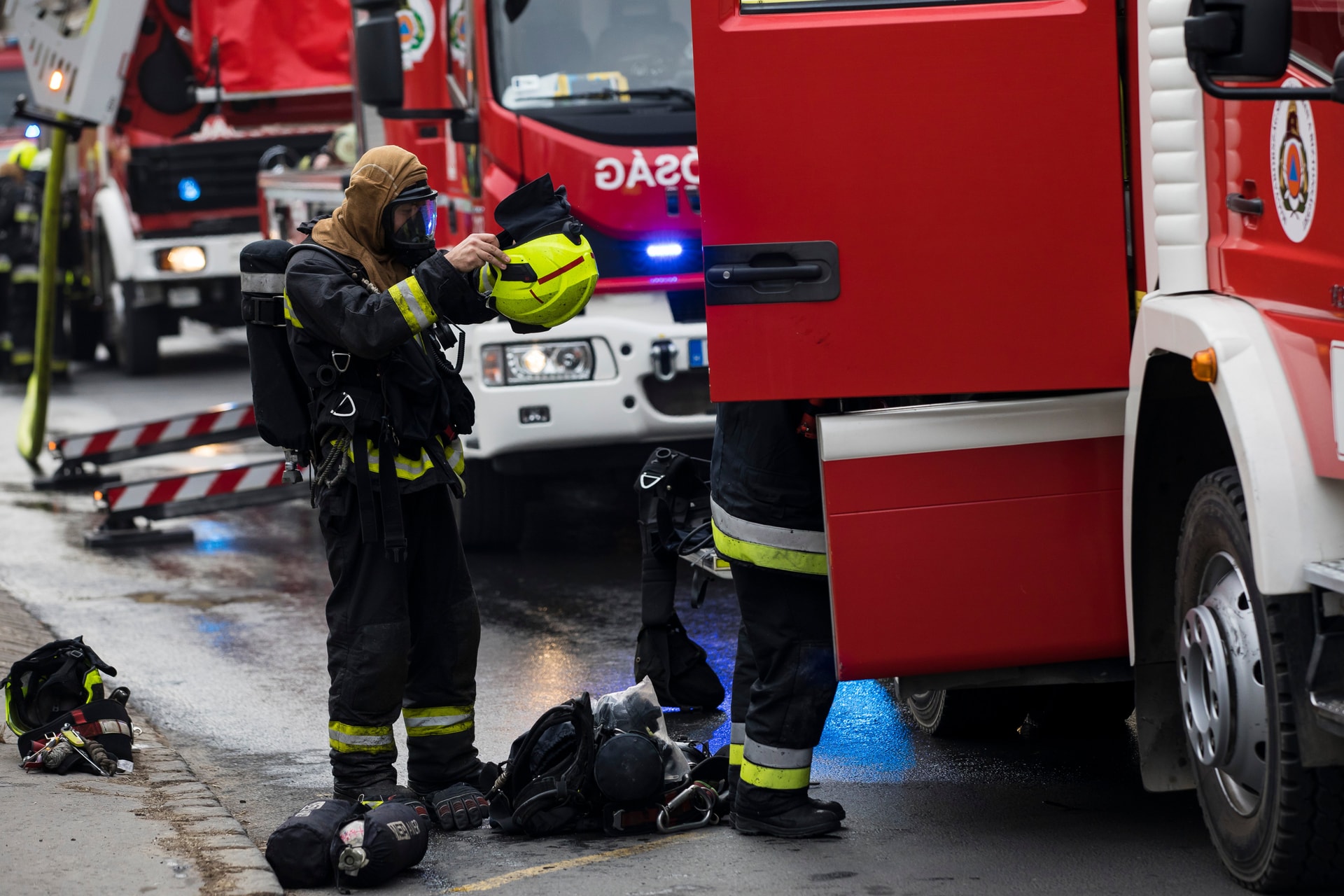 Lakástűz ütött ki egy budapesti társasházban