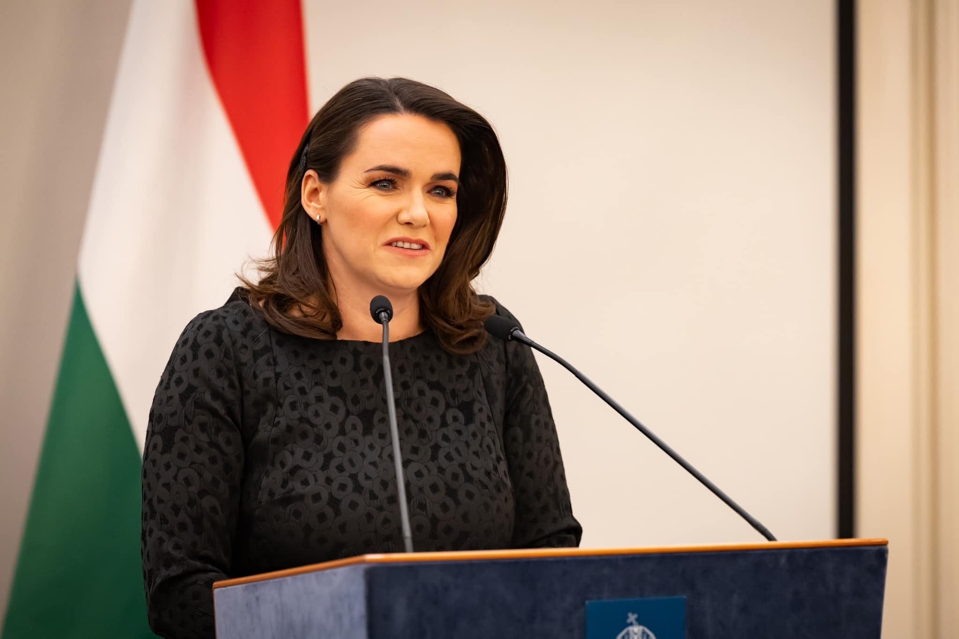 Novák Katalin: Hibáztam, bocsánatot kérek, lemondok a köztársasági elnöki tisztségről + VIDEÓ