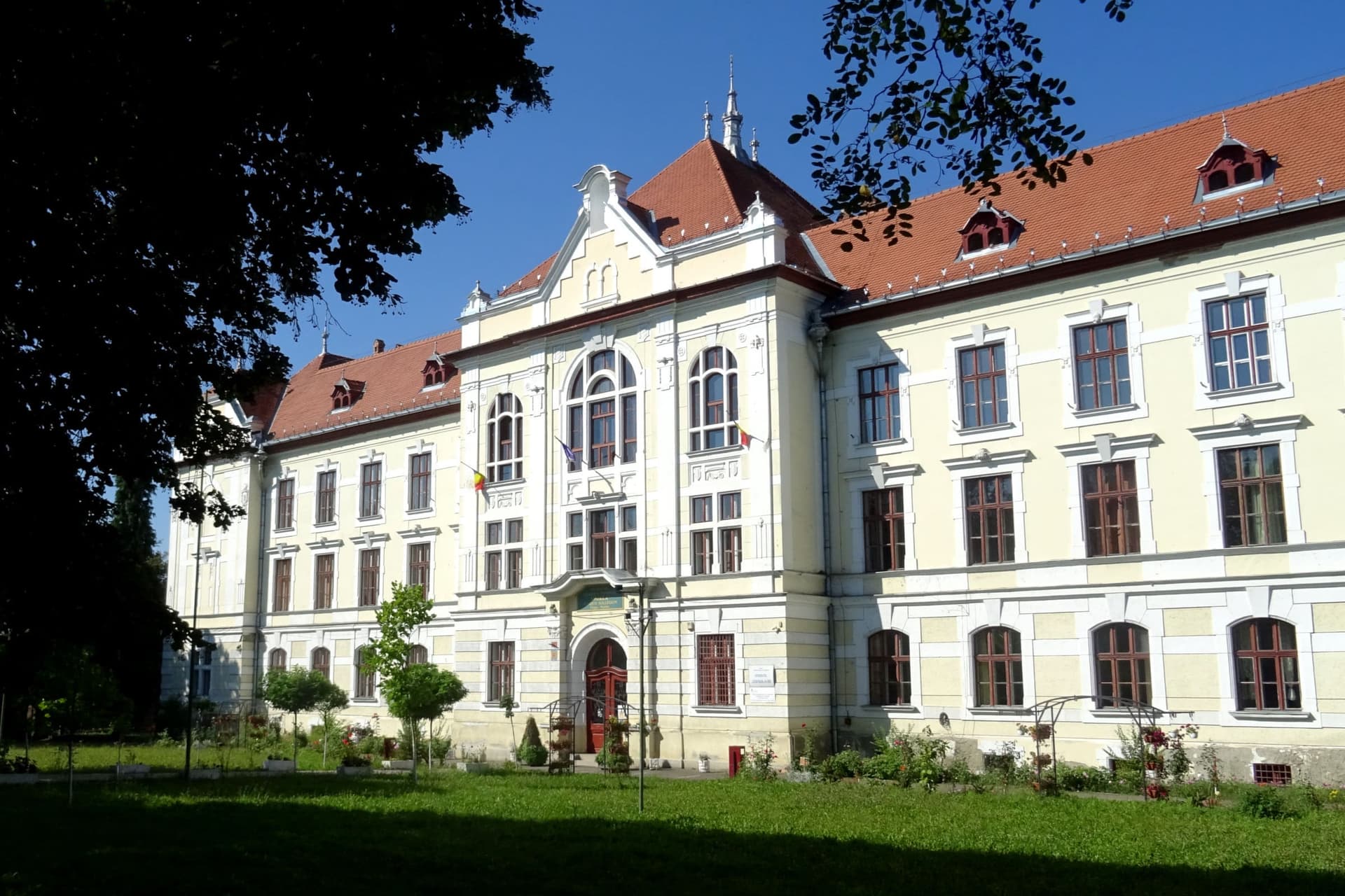 Bírósági per akadályozza a marosvásárhelyi katolikus iskola önálló intézménnyé válását