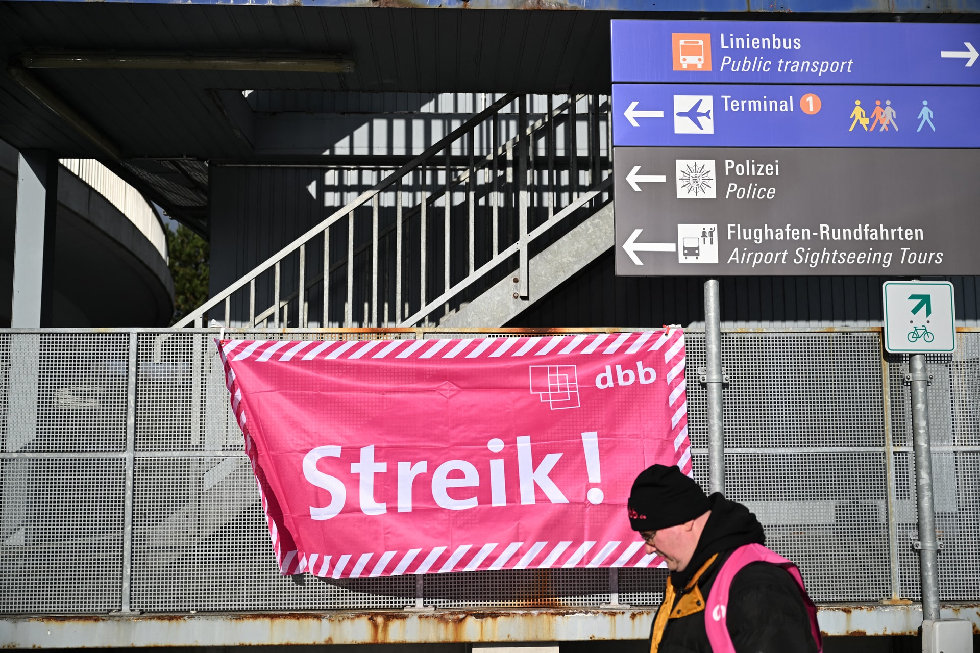 Több száz járatot töröltek a német repülőtereken zajló sztrájkok miatt