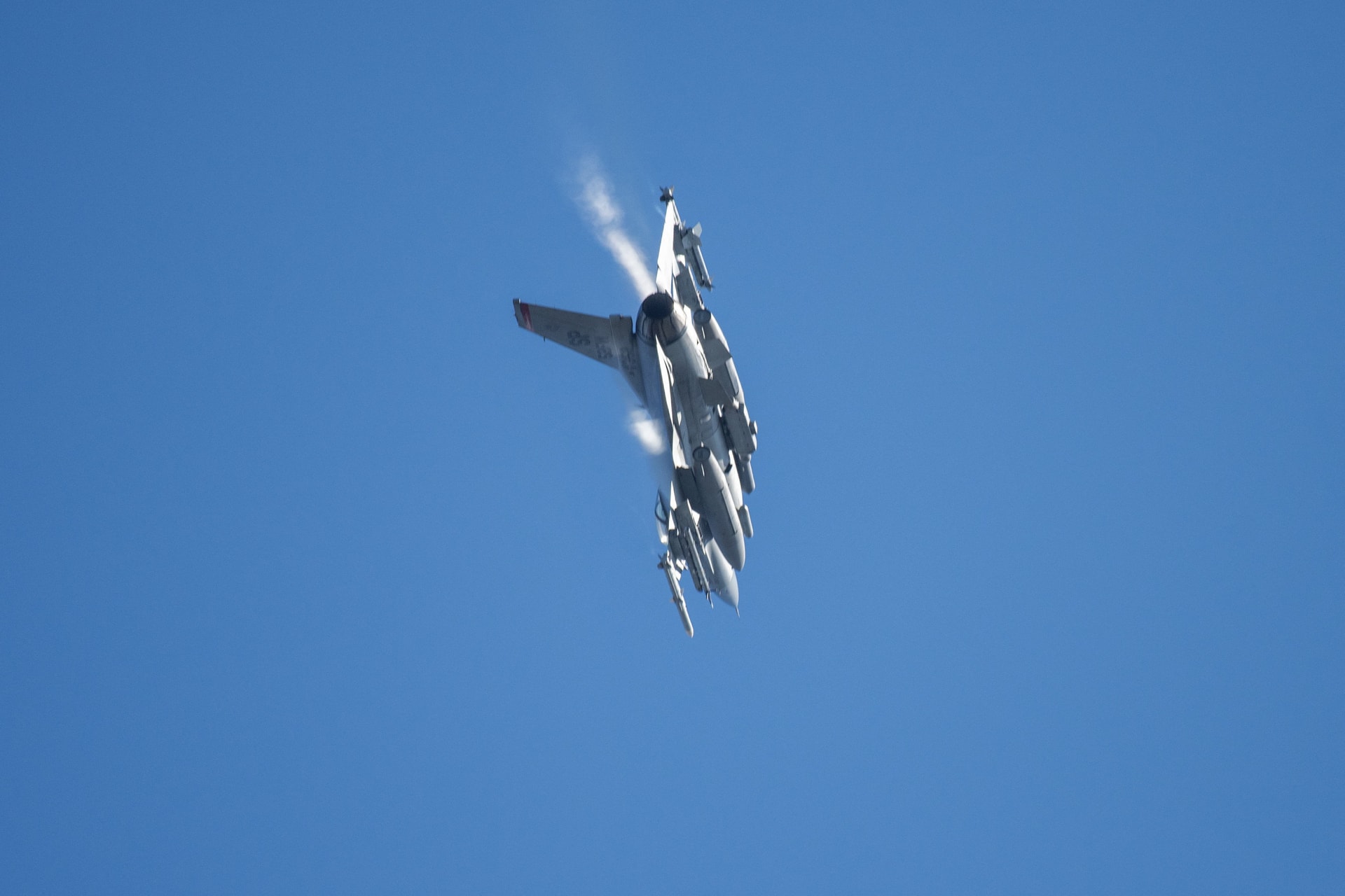 Riasztották a román F–16-os vadászgépeket