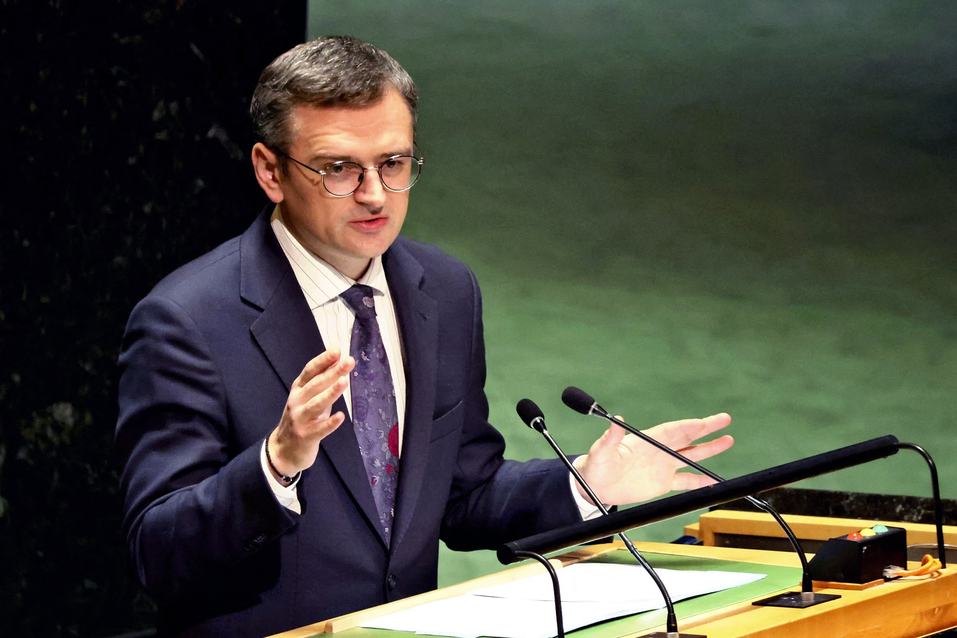 Az ukrán külügyminiszter NATO-katonákról álmodik