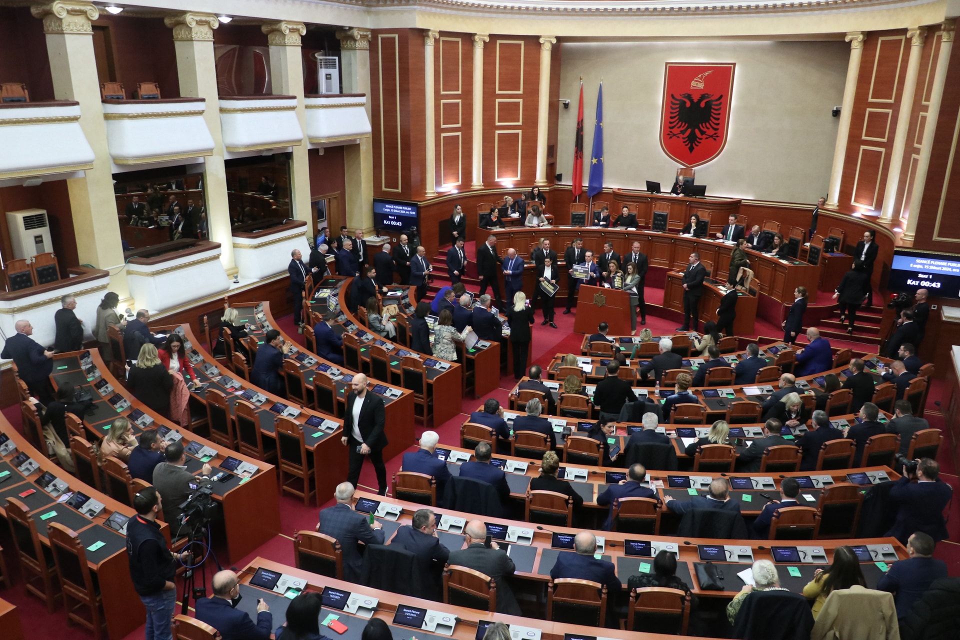 Az albán parlament jóváhagyta: az olaszok migránstáborokat nyithatnak Albániában