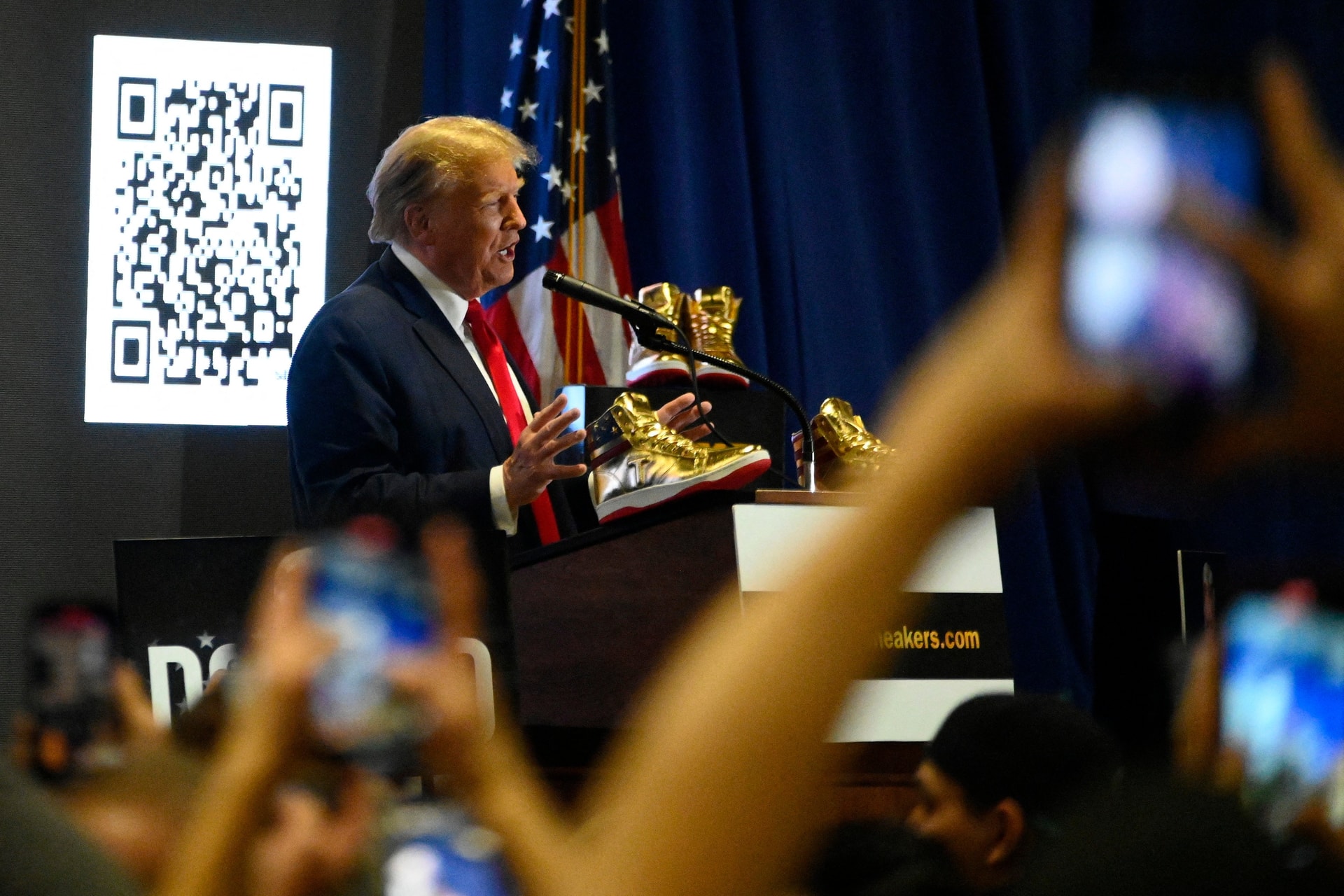 Saját cipőmárkával rukkolt elő Trump