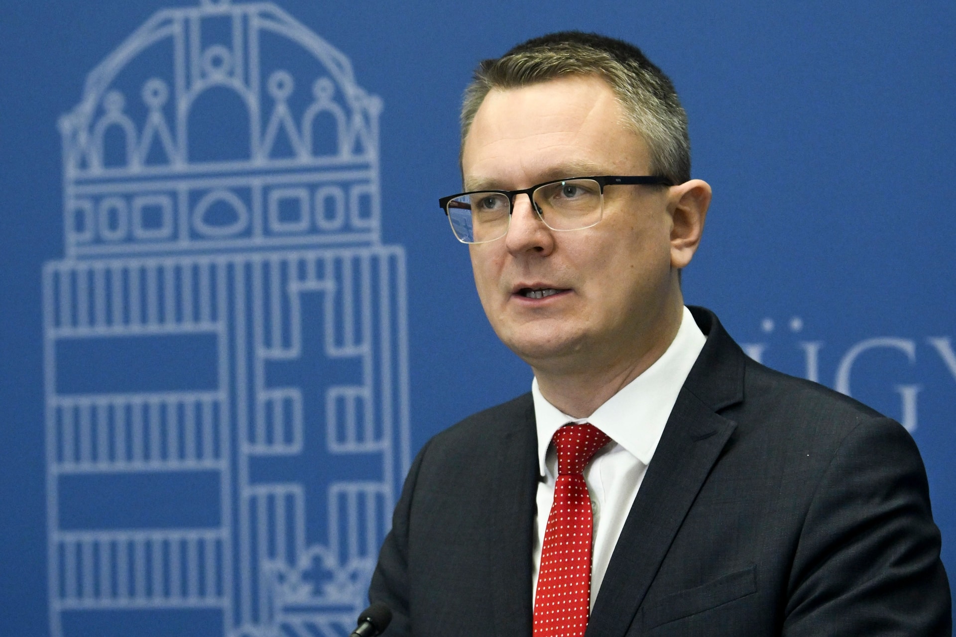 Rétvári Bence: Az alapítványi iskolákban is jár a 32,2 százalékos tanárbéremelés