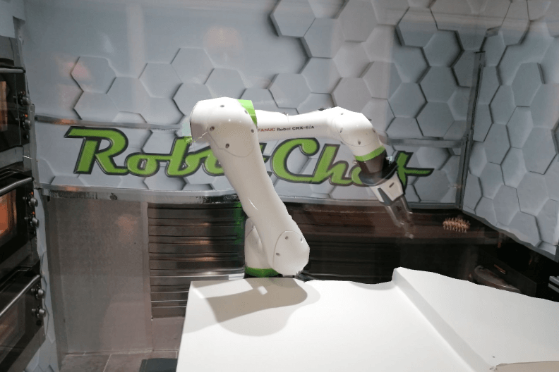 Robotok készítik a pizzát Mohácson + VIDEÓ