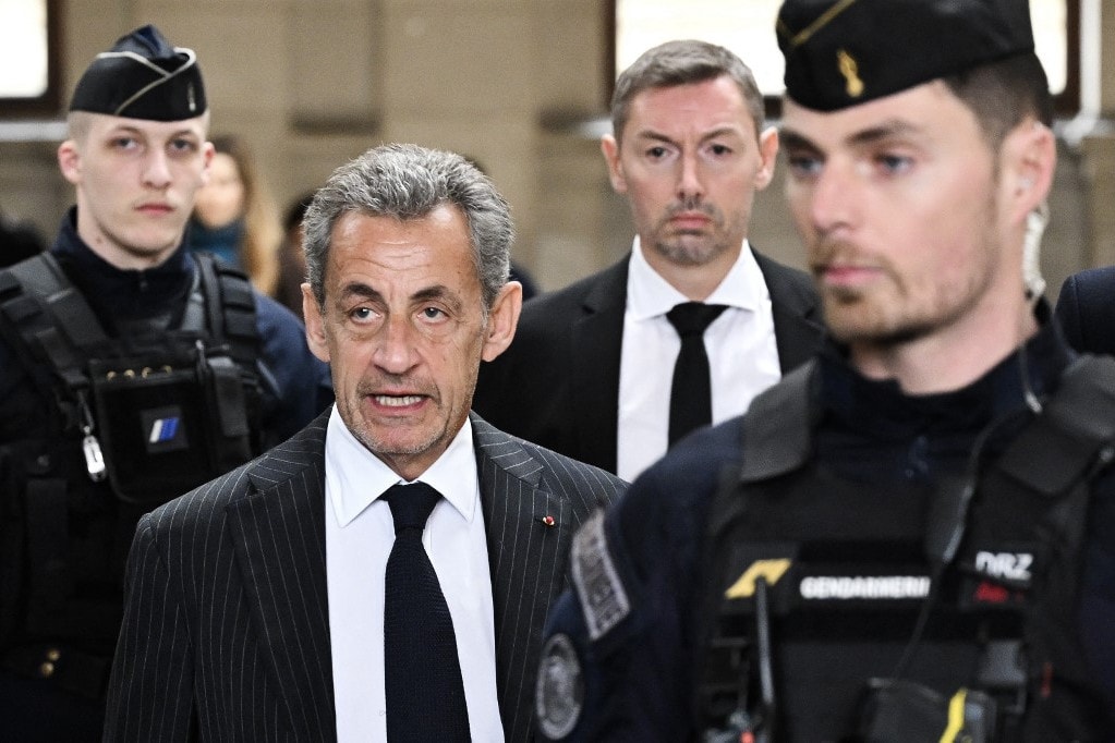 Sarkozy ex-elnök október 21-én vonul börtönbe