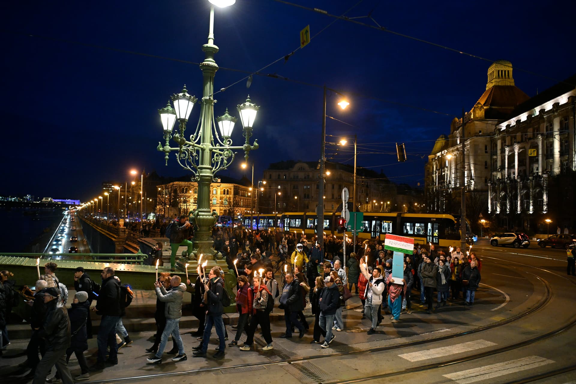 A gyermekek védelméért tüntettek Budapesten