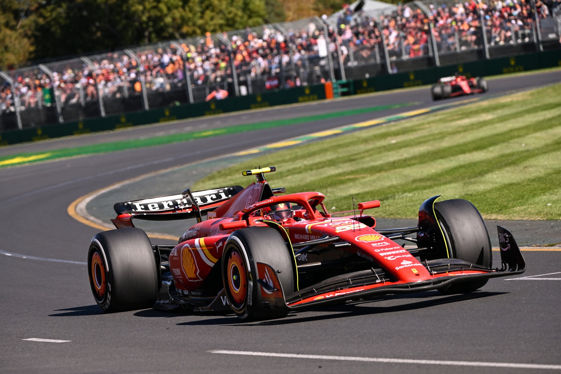 Ausztrál Nagydíj: Sainz győzött Melbourne-ben, Verstappen kiesett