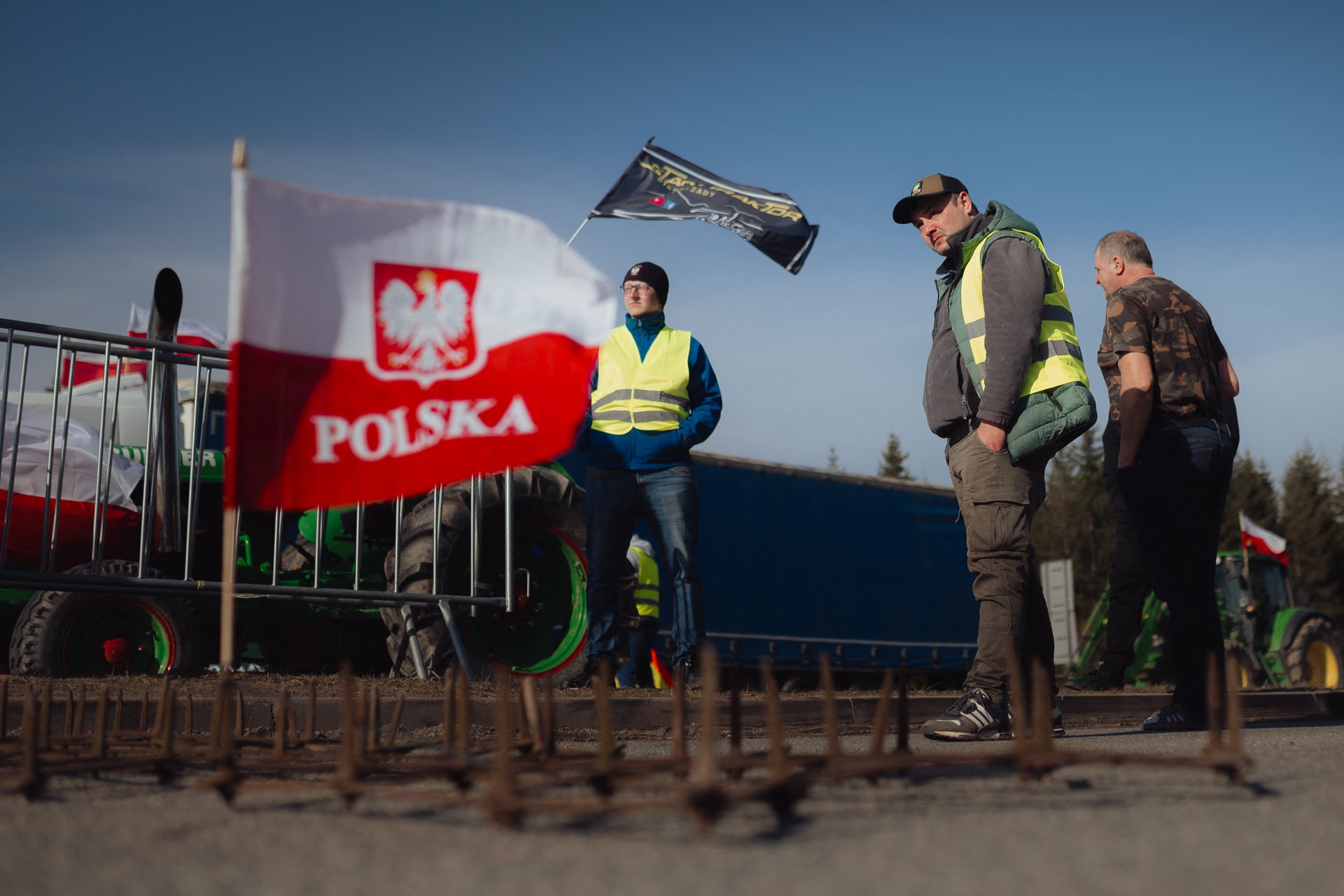 A lengyel gazdák a szlovák határon is akadályozzák a forgalmat