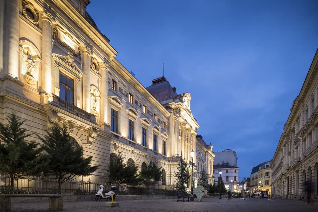 Bukarest sír, pedig ő is ezt teszi ma Moszkvával
