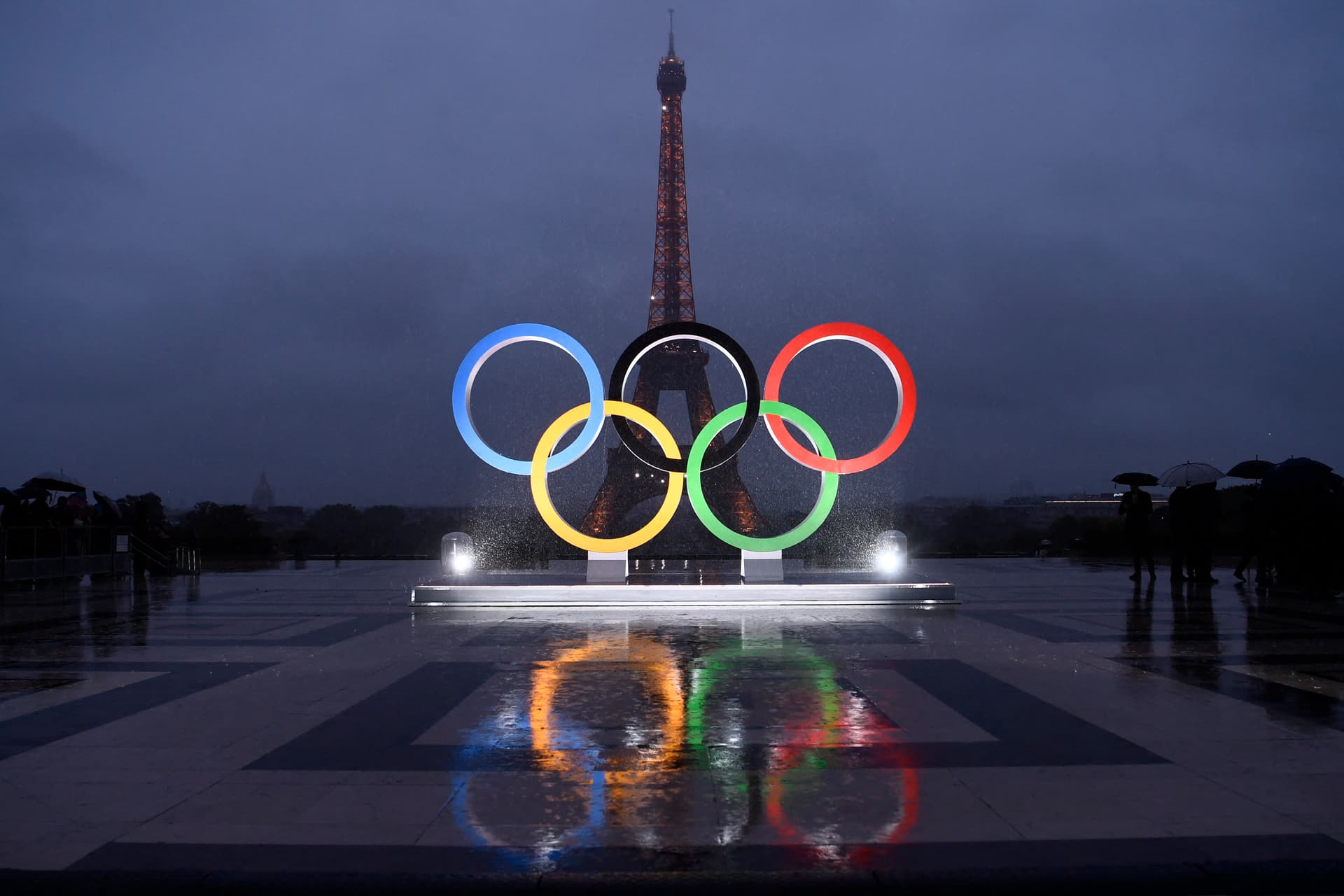 Párizs 2024 – Felkerül az öt karika az Eiffel-toronyra