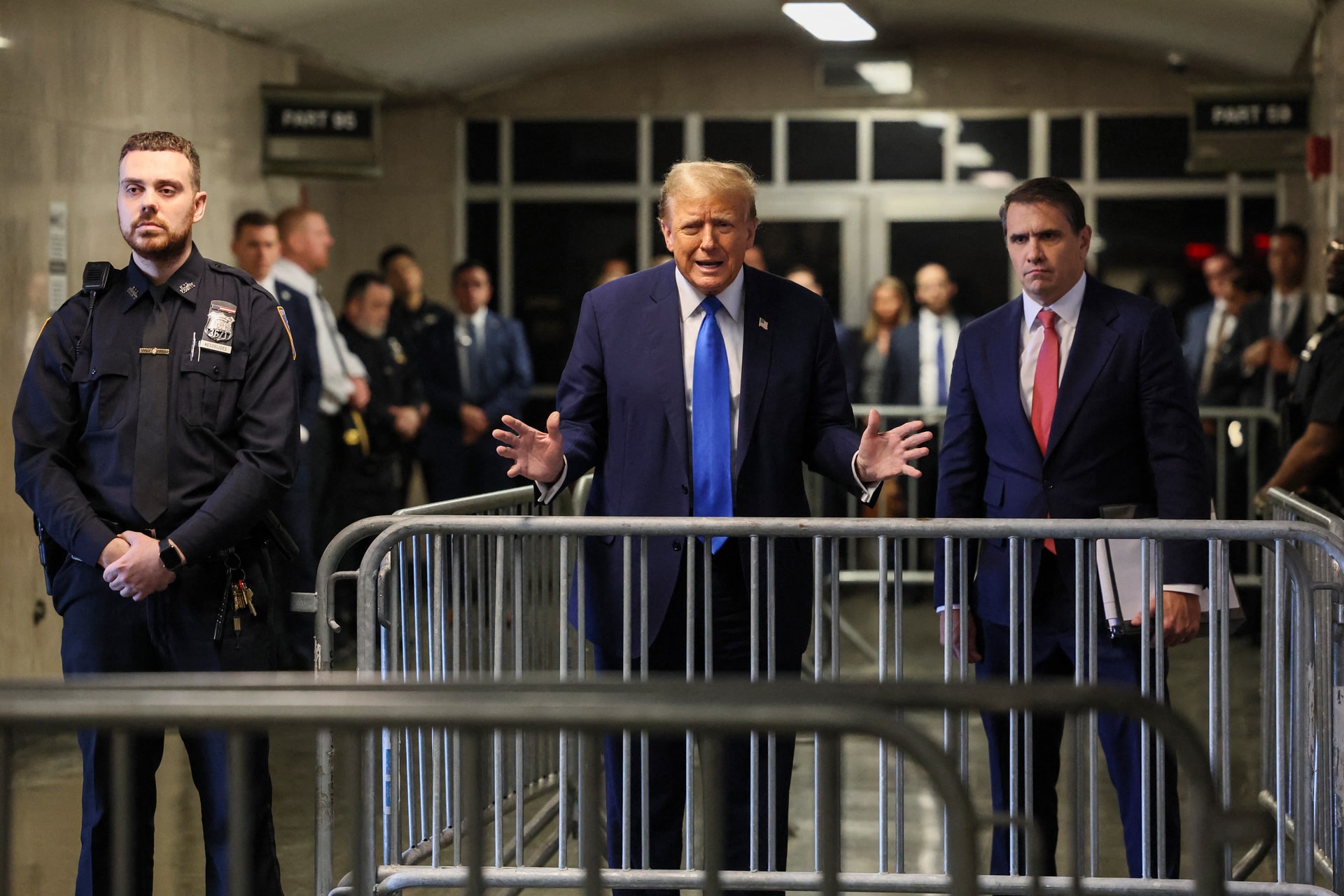 Trump korábbi személyes ügyvédje vallomásával folytatódott az ex-elnök elleni bírósági tárgyalás