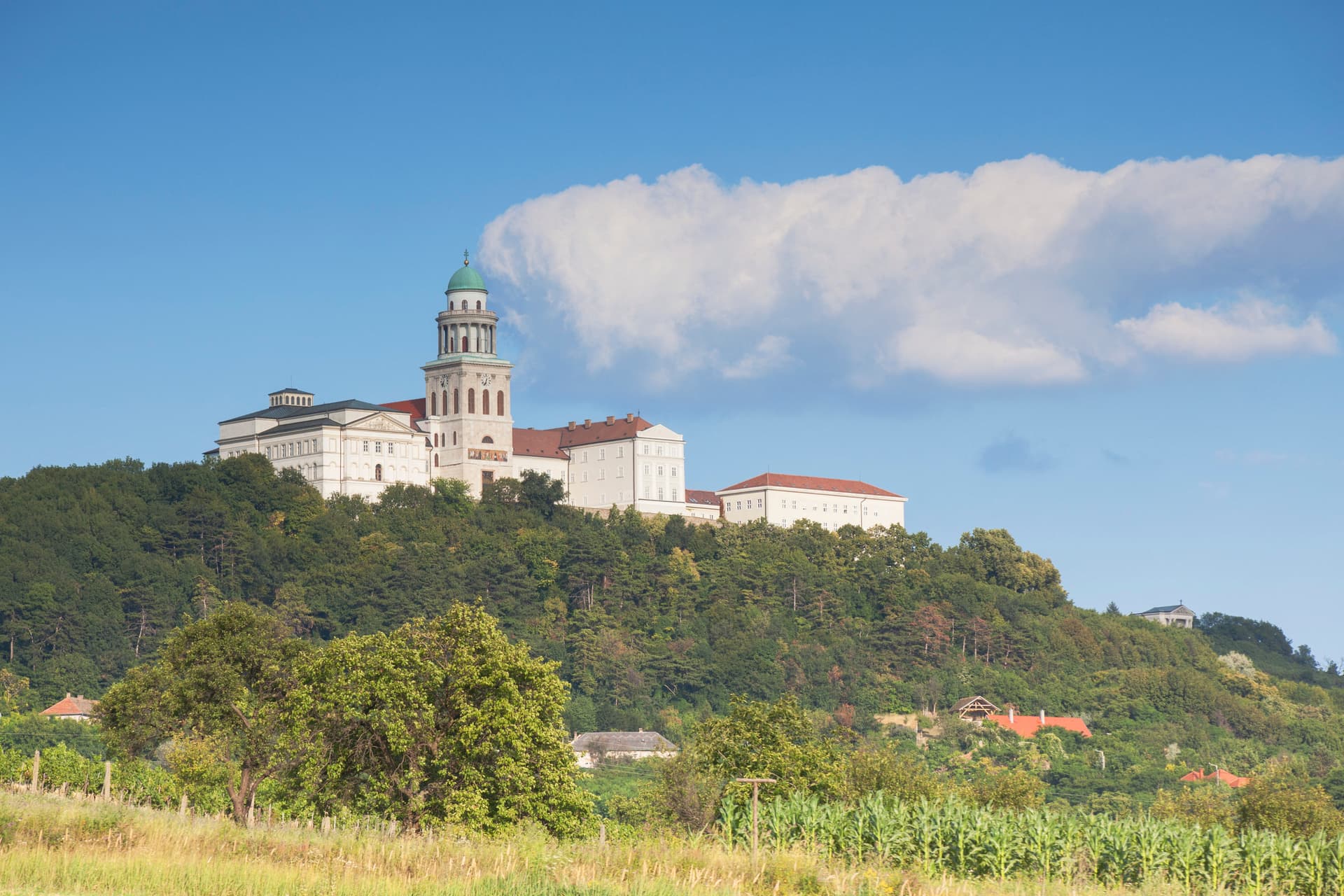 Uros apát életútját mutatja be a Pannonhalmi Főapátság kiállítása